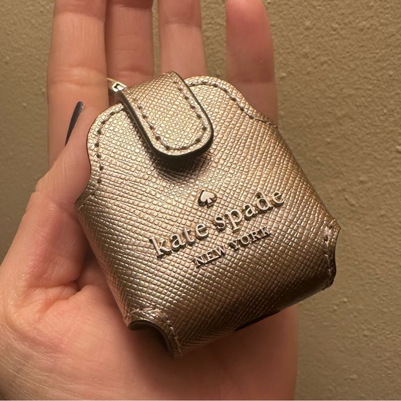 Kate Spade AirPod Case - Picture 5 of 8